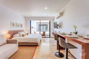 NEW! Adorable Midtown Studio, Pool, WiFi, Smart TV